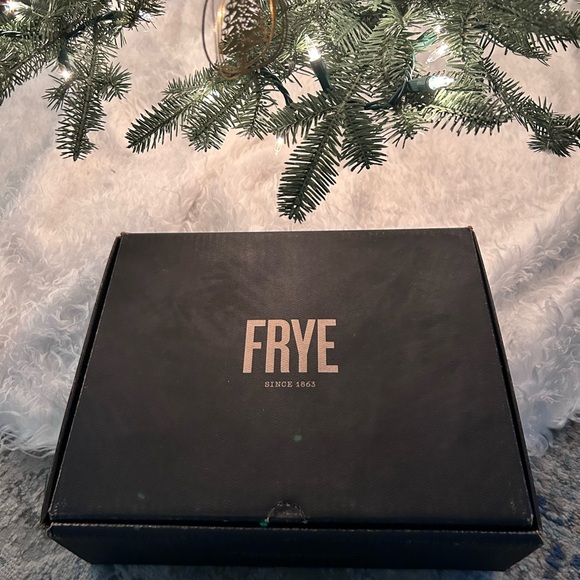 Newish FRYE VERONICA BLACKK BOOT - Picture 1 of 6